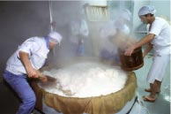 和釜による蒸し米造り